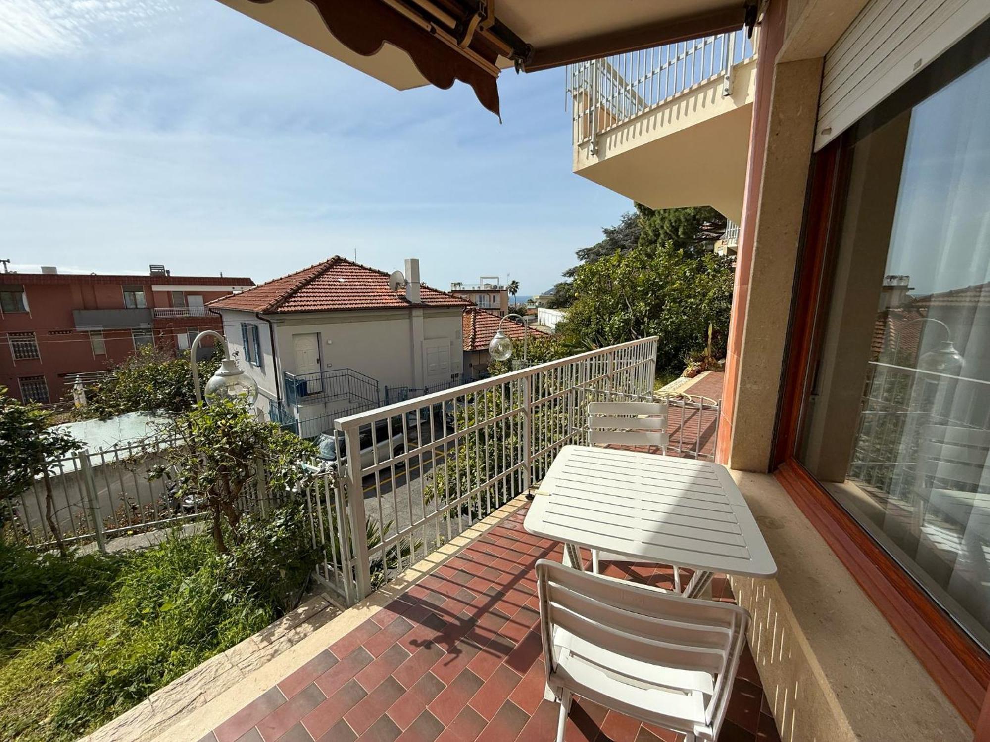Wh - Appartamento Siccardi In Zona Residenziale Con Posto Auto Sanremo Eksteriør billede